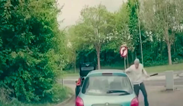 YouTube: enfurecido conductor busca pelea con un bate de béisbol pero todo termina muy mal