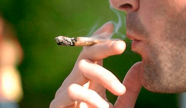 Fumar marihuana duplica la posibilidad de sufrir un ACV.