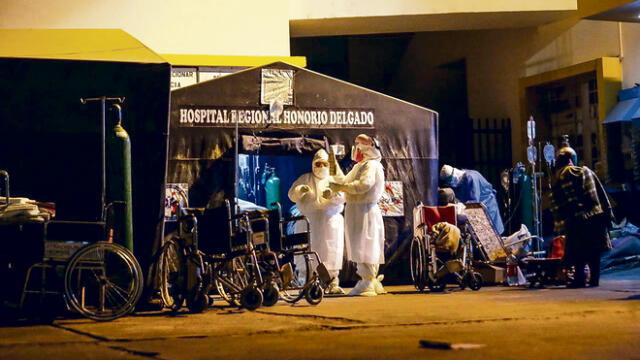 hospital COVID-19. Hasta ayer, pacientes eran atendidos fuera del edificio hospitalario.