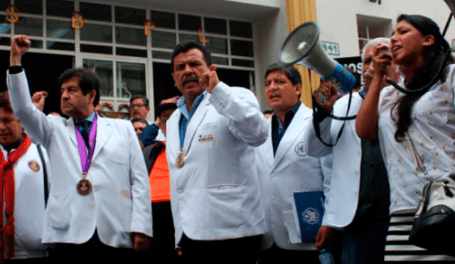 Médicos de EsSalud iniciarán huelga nacional indefinida el próximo 12 de abril