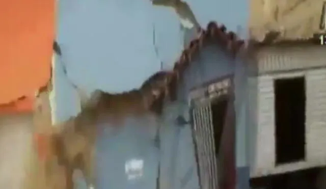 Chiclayo: Fuertes lluvias provocaron impactante derrumbe de dos viviendas | VIDEO