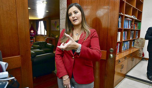 Gobernadora de Arequipa es amenazada por primo hermano de contralor
