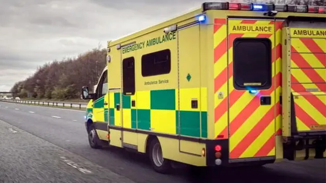 Mujer muere de un ataque cardíaco luego de esperar seis horas por una ambulancia