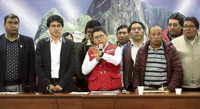 REUNIÓN. Ministro Trujillo se reunió con gobernador Jean Paul Benavente y alcaldes y dirigentes del Valle Sagrado de los Incas.