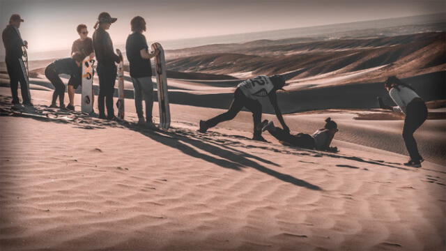 Sandboarding en familia, es el nuevo ofrecimiento de los guías de turismo en Arequipa. Foto: Alexei López