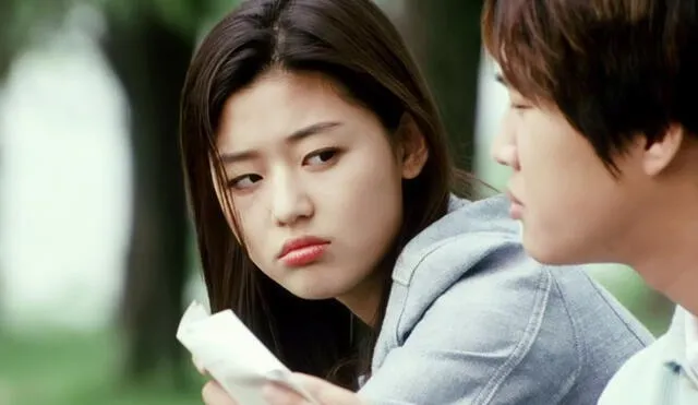 Jun Ji Hyun en una escena de la película My Sassy Girl, que la catapultó a la fama internacional.