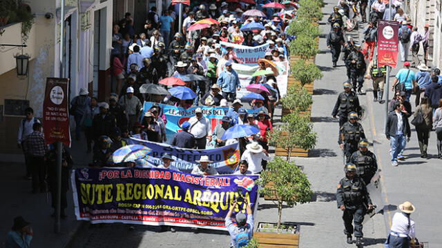 Arequipa: Por error descontaron de más a docentes de La Joya [VIDEO]