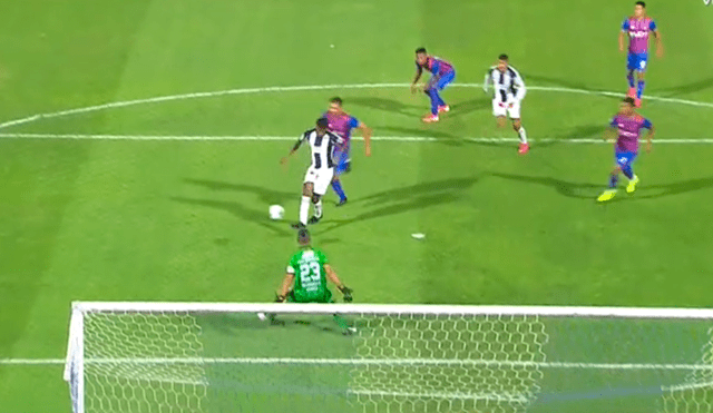 Jefferson Farfán disfrutó en el tribuna en golazo de Carlos Ascues en el Alianza Lima vs. Alianza Universidad.