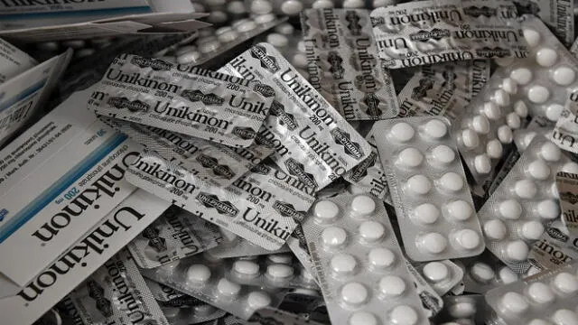 Unikinon chloroquine pills are seen in packaging at the Uni-pharma pharmaceutical company in a northern suburb of Athens, on June 5, 2020, where chloroquine pills are produced. - The company was able to activate an old license to manufacture this controversial drug, which in the 1990s was exported to Africa for the treatment of malaria. Despite the controversy, production and trials of chloroquine are carried on. The scientific community and public opinion are reeling from the withdrawal of the disputed study in the journal The Lancet on the use of chloroquine. But in Greece, where the manufacture of this drug resumed during the pandemic, the controversy is almost non-existent. (Photo by Louisa GOULIAMAKI / AFP)