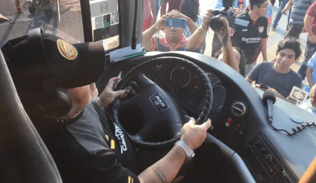Diego Maradona manejó el bus de Dorados hasta el hotel de concentración