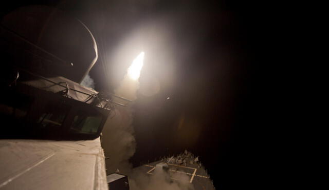 Primeras imágenes del lanzamiento de misiles de Estados Unidos a Siria [VIDEO]