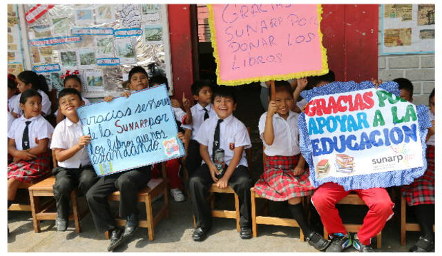  Donan más de 300 obras de autores peruanos y extranjeros a escolares de escasos recursos económicos 
