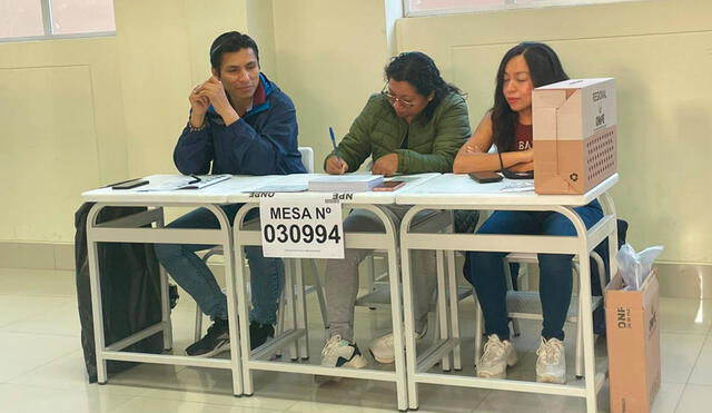 Se espera alrededor de 300 electores en esta mesa. Foto: Rosa Quincho/URPI-LR