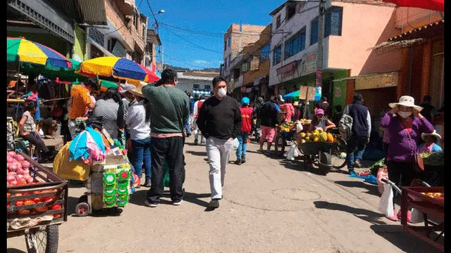 Mercadillo de Cajamarca siempre es concurrido por los pobladores.