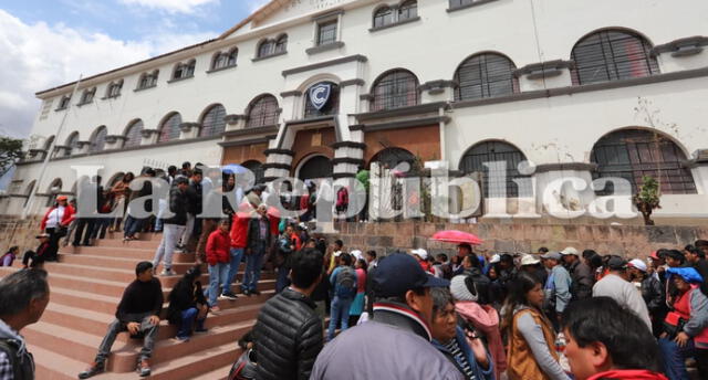 Cienciano vs Santos FC: Inmensas colas y desorden durante venta de entradas en Cusco [FOTOGALERÍA]