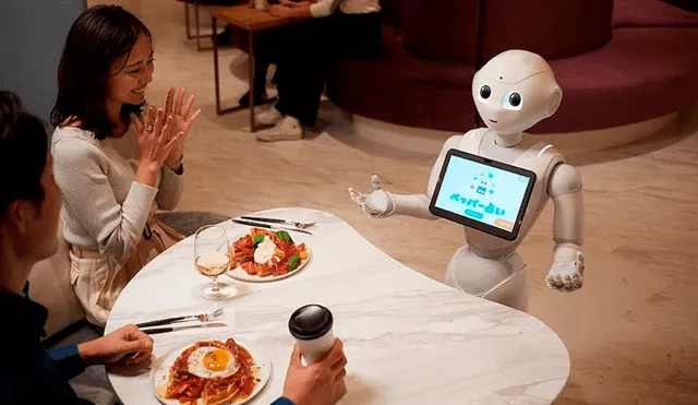Robots Peppers atienden cafetería en Shibuya, Japón. Foto: SoftBank