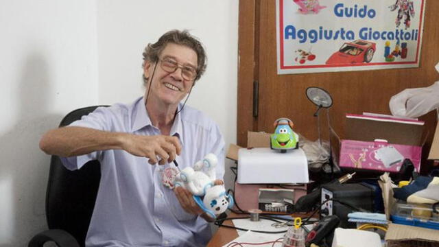 Guido Pacelli, el pensionista que rescata juguetes para regalarlos a los niños pobres en Navidad [FOTOS y VIDEO]