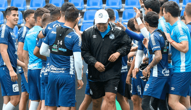 Juan Reynoso mostró su interés por dirigir a la selección peruana cuando termine su paso por la Liga MX de México. | Foto: @ClubPueblaMX