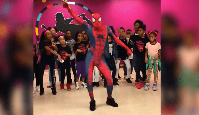 Facebook: Spiderman robó protagonismo a niños en clase de baile y causa furor