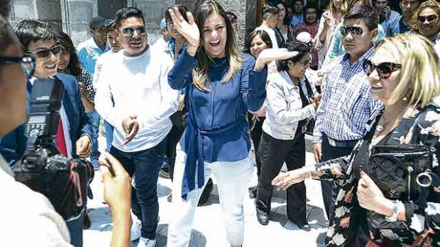 Arequipa: Yamila Osorio se despide de su cargo con misa y desea suerte a Cáceres Llica