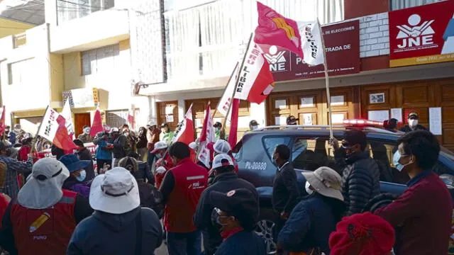 movilización. Decenas de arequipeños y cusqueños reclaman pronunciamiento del JNE. Gremios amenazan con convocar a más huelgas.