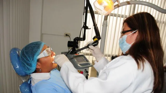 La salud dental de los peruanos está en riesgo, según el Colegio Odontológico