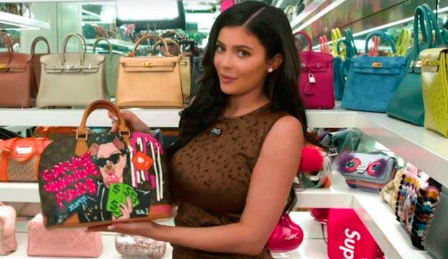Kylie Jenner hace tours por su lujosa habitación de bolsos y causa envidia [VIDEO]