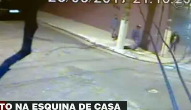 En YouTube, indignante final de asalto a joven: ladrón le exige un beso [VIDEO]