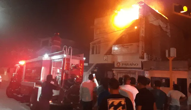 Piura: se incendia conocida colchonería en Sullana 