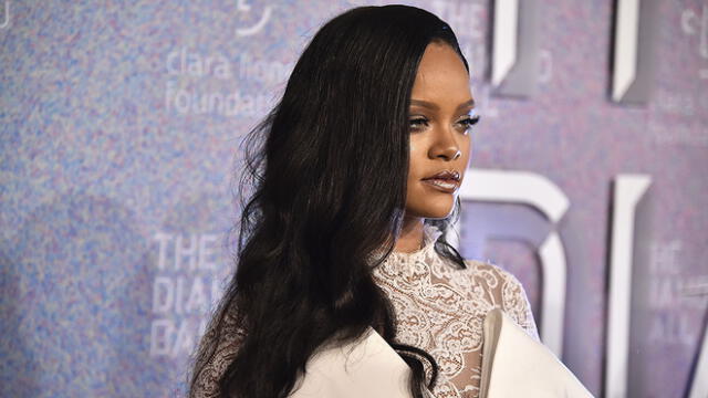 Rihanna y su sexy manera de promocionar lencería [VIDEO]