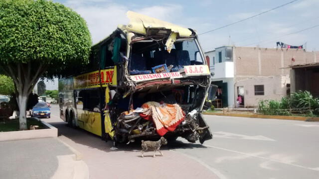 La Libertad: Copiloto y ayudante de bus mueren al chocar contra un tráiler en Coscomba