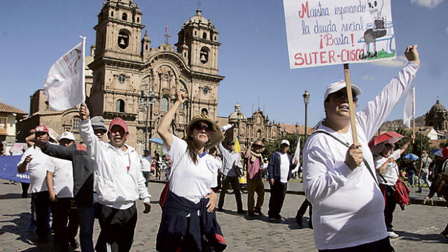 Mañana docentes de Cusco retoman paro por sueldos