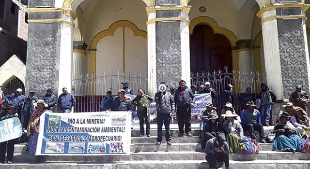 protestas. Aimaras realizan vigilias en plaza de Puno. Exigen la liberación de Walter Aduviri.