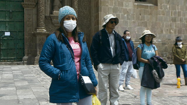 LEJOS DE CASA. Afectados se reunieron en plaza de Armas de Puno. Demandan puente aéreo para regresar a sus regiones.