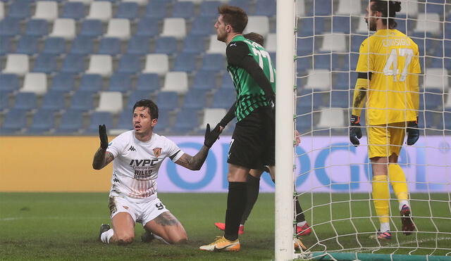Gianluca Lapadula jugó todo el partido entre Benevento y Sassuolo por la Serie A. Foto: EFE