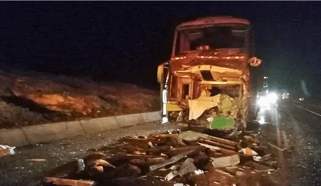 Choque deja dos muertos y seis heridos en vía Chiclayo-Piura