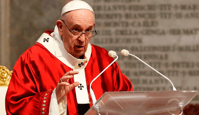 Papa Francisco aprovechó su discurso para llamar la atención a los fieles e integrantes del Vaticano sobre una "plaga peor que el coronavirus". Foto: EFE