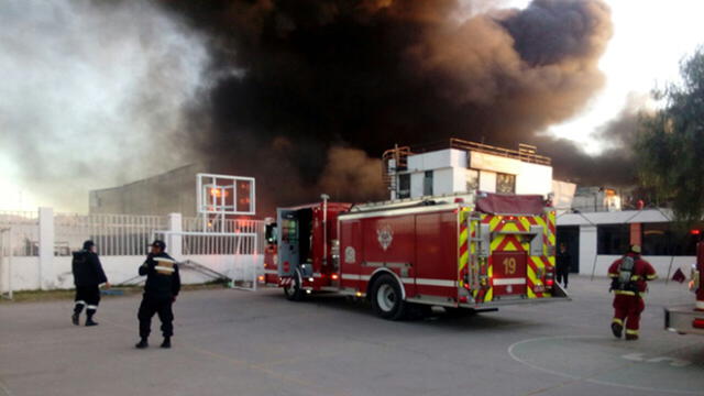 Arequipa: Incendio en zona industrial [VIDEO]