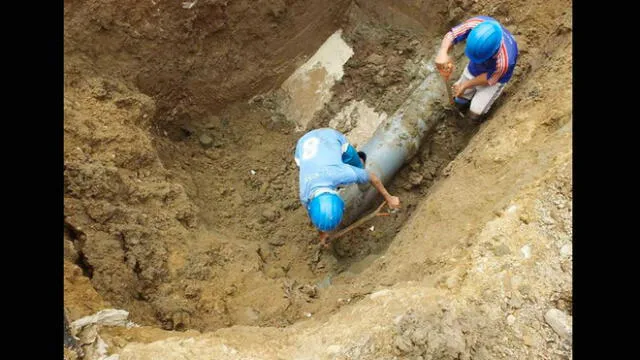 Chiclayo: Reportan avería de tubería que restringe agua en Pimentel