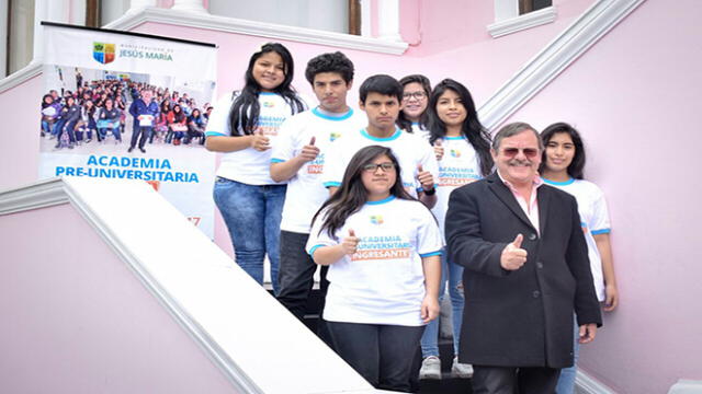 Municipalidad de Jesús María distingue a jóvenes que ingresaron a universidades
