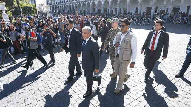 Arequipeños reclamaron a premier César Villanueva por actos de corrupción 