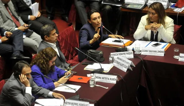 Fujimorista Galarreta deja con la palabra en la boca a su colega de bancada Patricia Donayre [VIDEO]