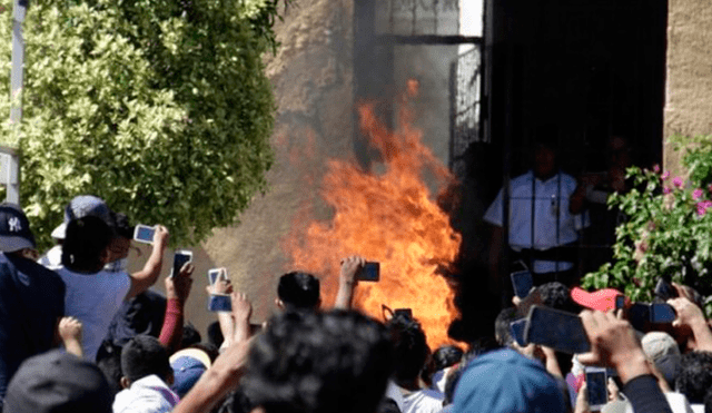 Incendian vivos a presuntos secuestradores de niños en estado de Puebla en México