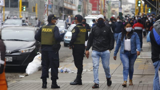 Ambulantes invaden las calles del Centro de Lima. Foto: Félix Contreras / La República