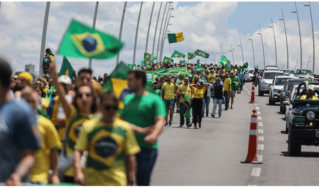 “Liberen las carreteras”, pidió Jair Bolsonaro, quien acotó que el movimiento que le respalda no puede “perder su legitimidad”. Foto: AFP