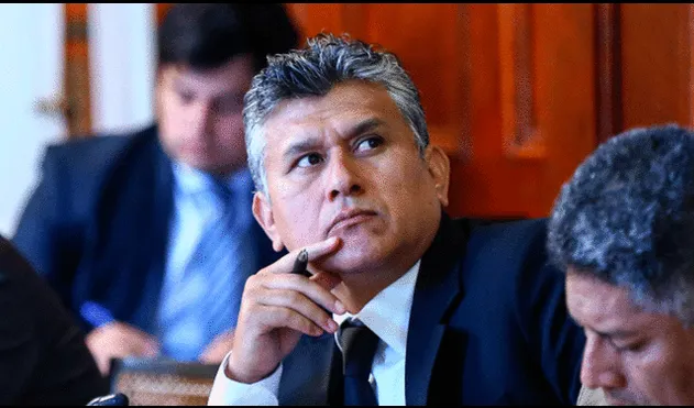 Fujimorista César Campos asegura que denunciantes deben demostrar su culpabilidad. Foto: Congreso.