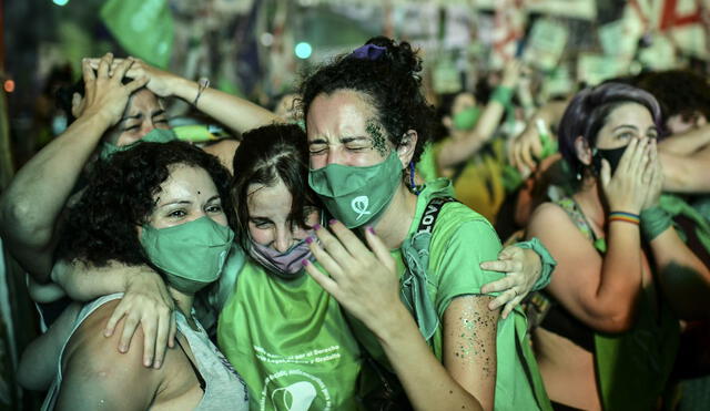 Pro-choice activists celebrate after the Senate approved a bill to legalize abortion outside the Congress in Buenos Aires on December 30, 2020. (Photo by RONALDO SCHEMIDT / AFP)