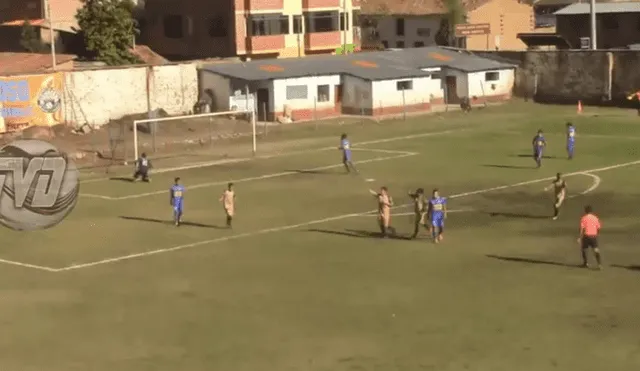 Facebook: graban a árbitro peruano recurriendo al 'VAR' para validar gol [VIDEO]