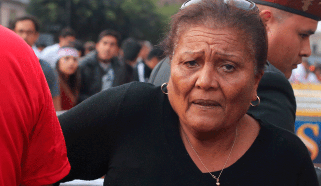Doña Peta agradeció, entre lágrimas, las muestras de apoyo a Paolo Guerrero  [VIDEO]