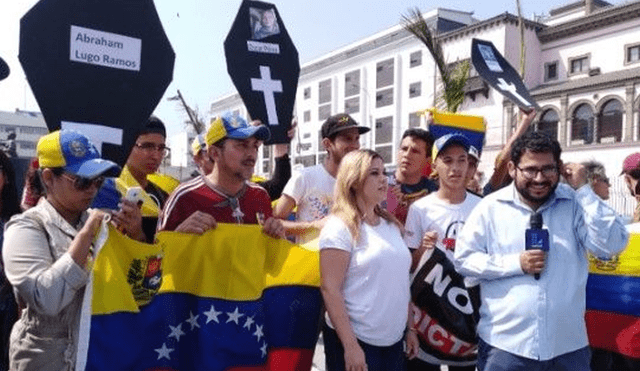 Venezolanos en Perú protestan contra las elecciones de su país